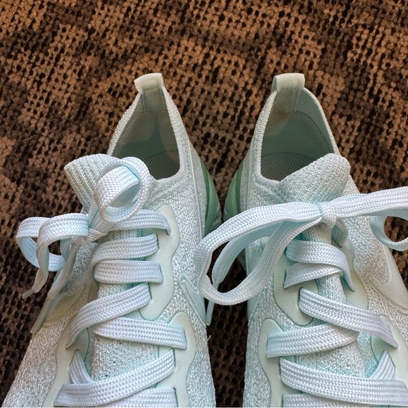 Women’s Nike Epic React Flyknit 2 Running/Training Shoe in Mint Blue size 7.5 - Picture 7 of 12